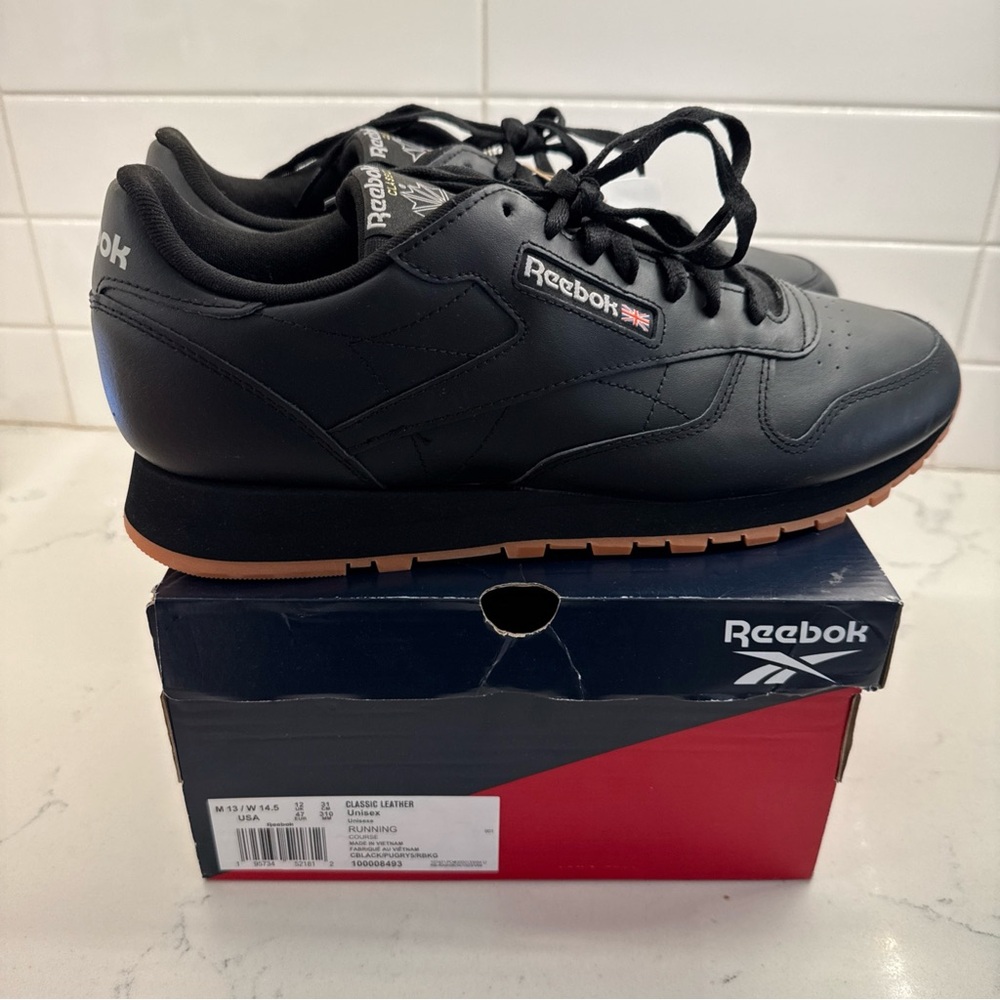 Reebok Men's Black Classic Leather Running Shoes Black with Gum Bottoms Size 13